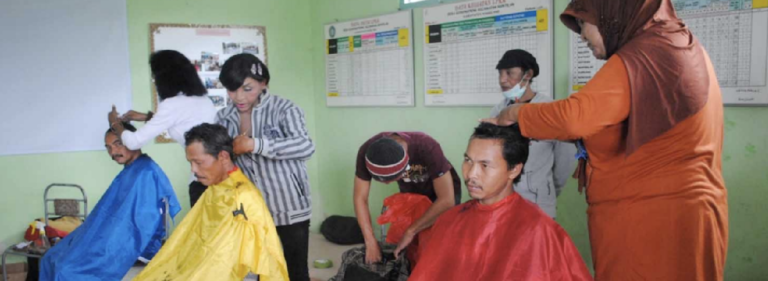 The warias of Indonesia in disaster risk reduction: the case of the 2010 Mt Merapi eruption in Indonesia
